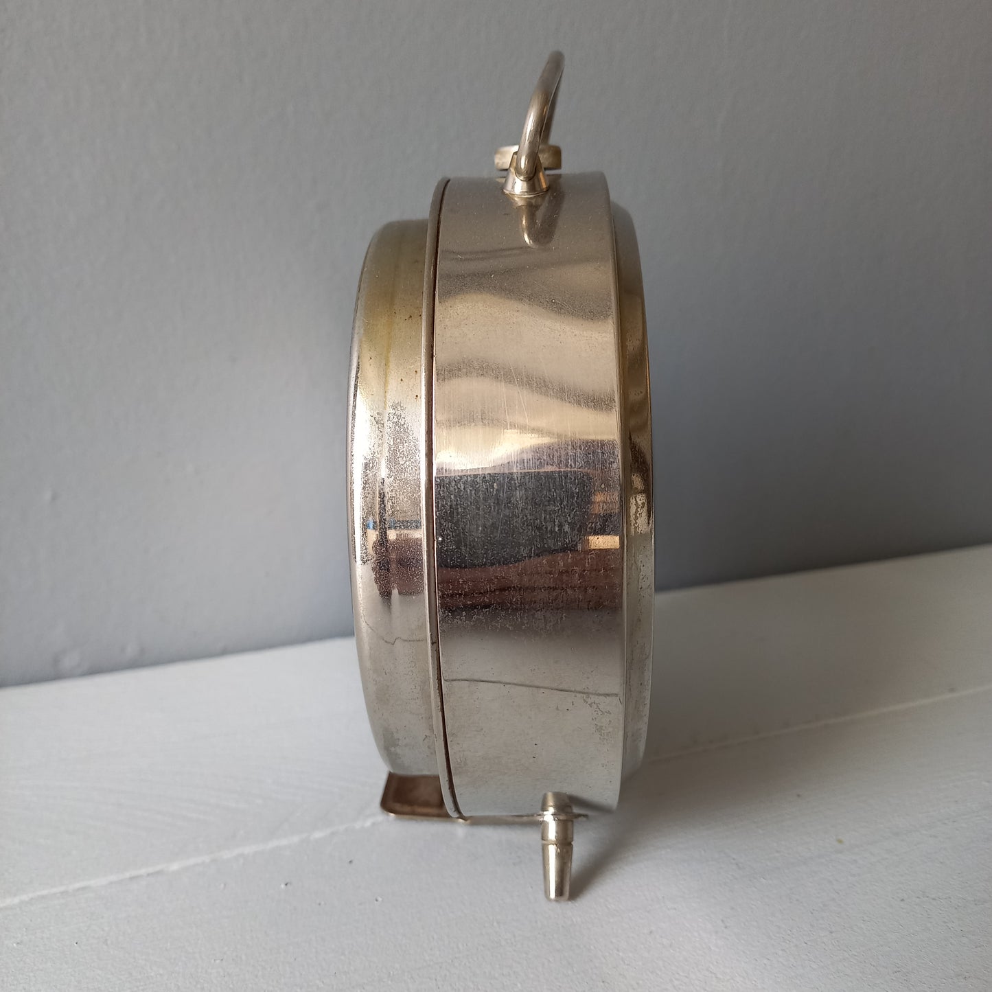 A large French vintage alarm clock by premier clock manufacturer Jaz. In good working condition including the alarm. This mechanical clock gives a pleasing ticking sound that varies in speed sometimes. Circa. 1970s.