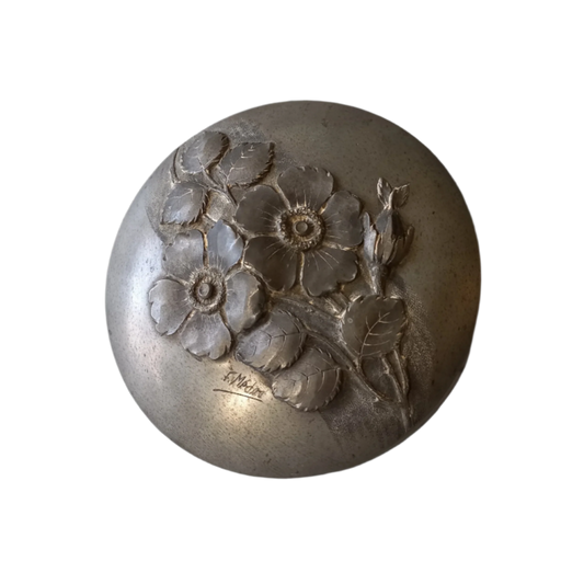 A stylish French vintage/antique decorative pewter lidded pot signed F. Medoc. The lid is adorned with flowers in relief while around the circumference is a simple yet stylish design. A great piece of French pewter indeed.
