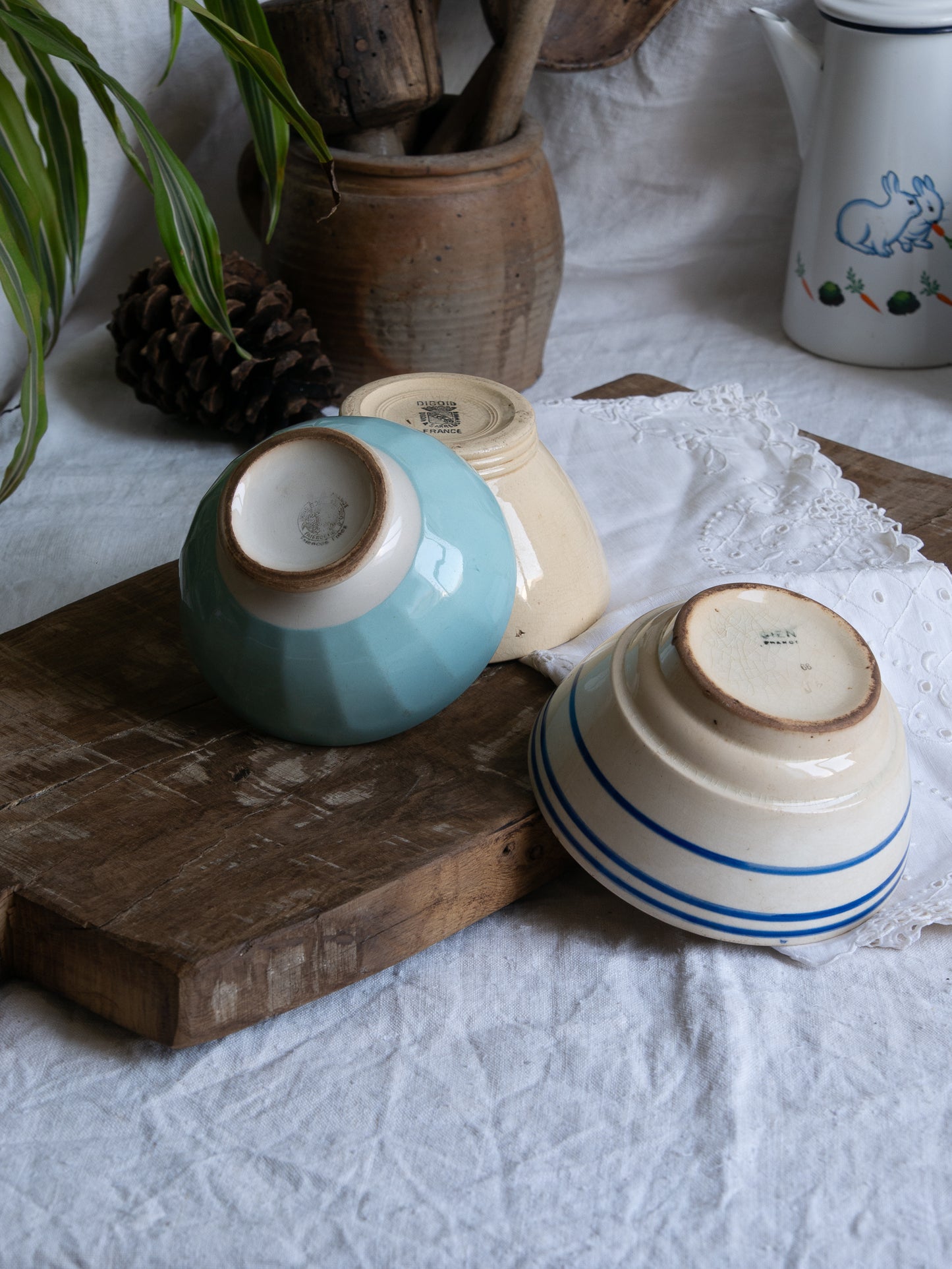 Three authentic French café-au-lait bowls in gently worn condition. Stack them for a slow weekend breakfast display, line them on an open shelf, or fill each with seasonal fruit for an easy pop of colour. 
