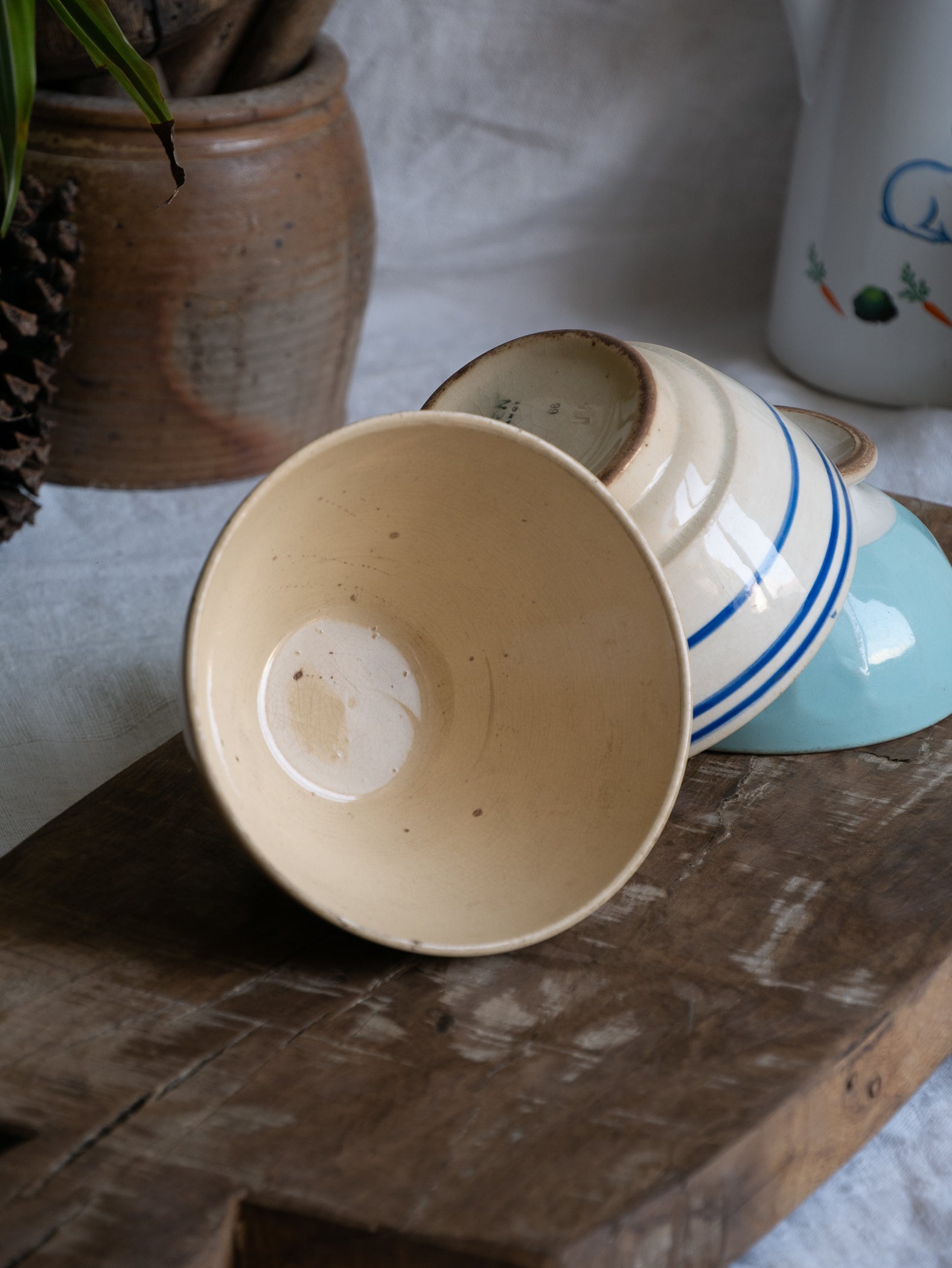 Three authentic French café-au-lait bowls in gently worn condition. Stack them for a slow weekend breakfast display, line them on an open shelf, or fill each with seasonal fruit for an easy pop of colour. 