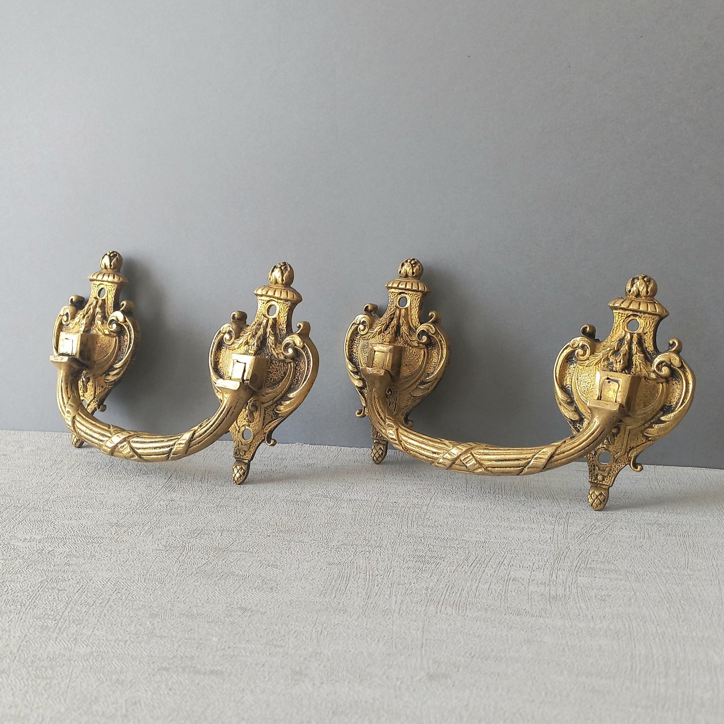 A pair of stunning French antique bronze drawer handles, elegant and decorative pieces to add the finishing touches to your drawers.