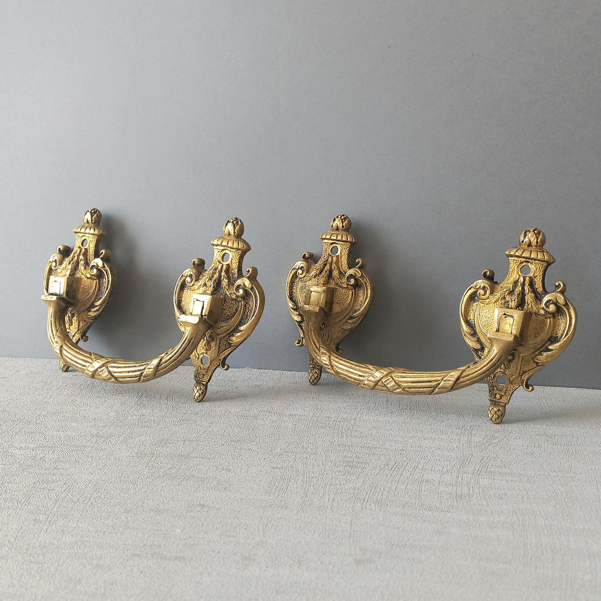 A pair of stunning French antique bronze drawer handles, elegant and decorative pieces to add the finishing touches to your drawers.