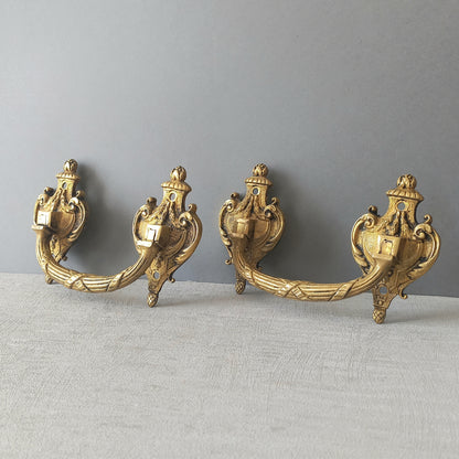 A pair of stunning French antique bronze drawer handles, elegant and decorative pieces to add the finishing touches to your drawers.