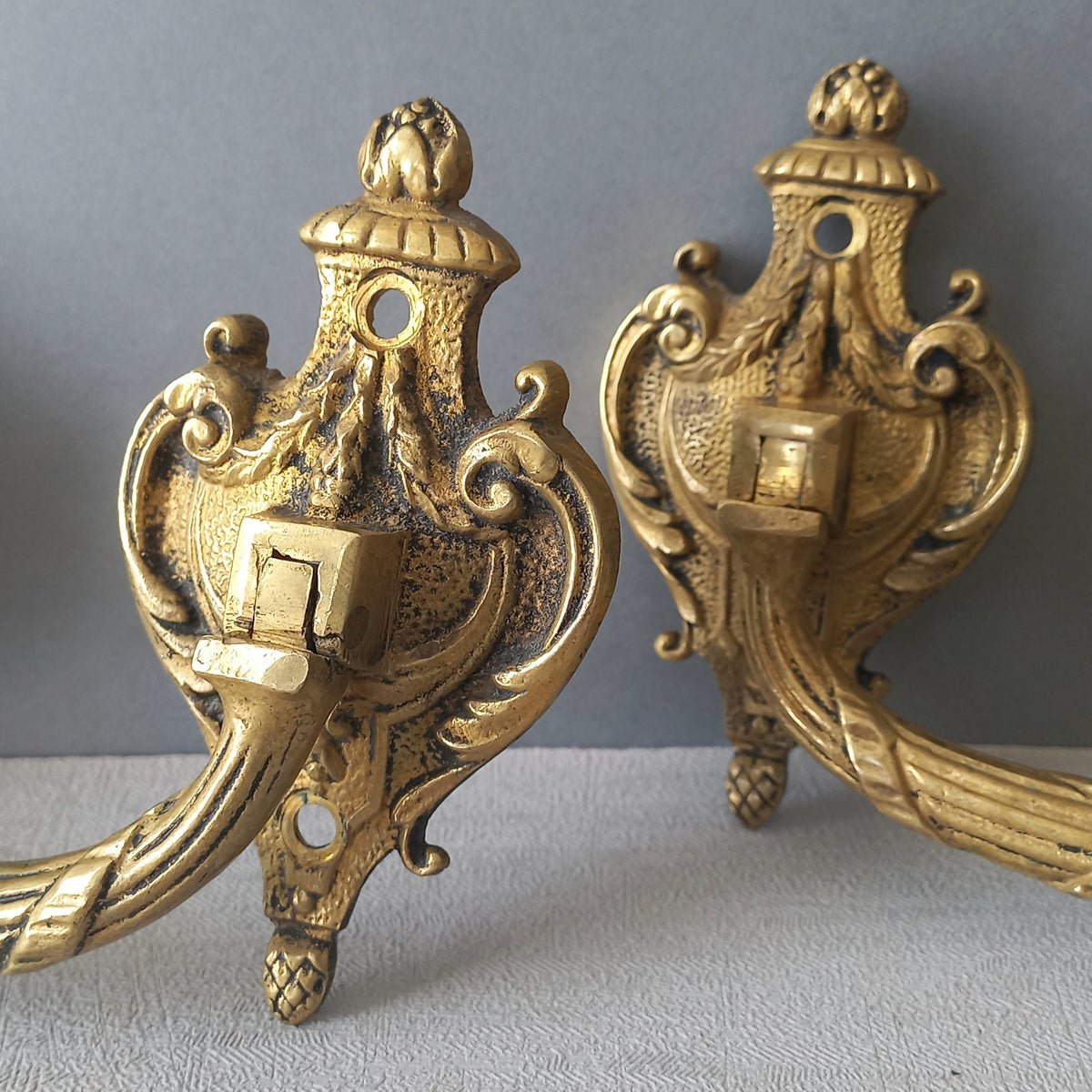 A pair of stunning French antique bronze drawer handles, elegant and decorative pieces to add the finishing touches to your drawers.