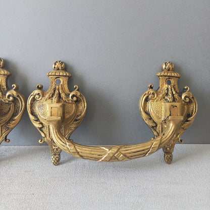 A pair of stunning French antique bronze drawer handles, elegant and decorative pieces to add the finishing touches to your drawers.