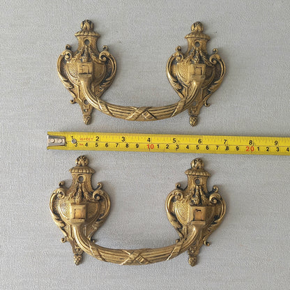 A pair of stunning French antique bronze drawer handles, elegant and decorative pieces to add the finishing touches to your drawers.
