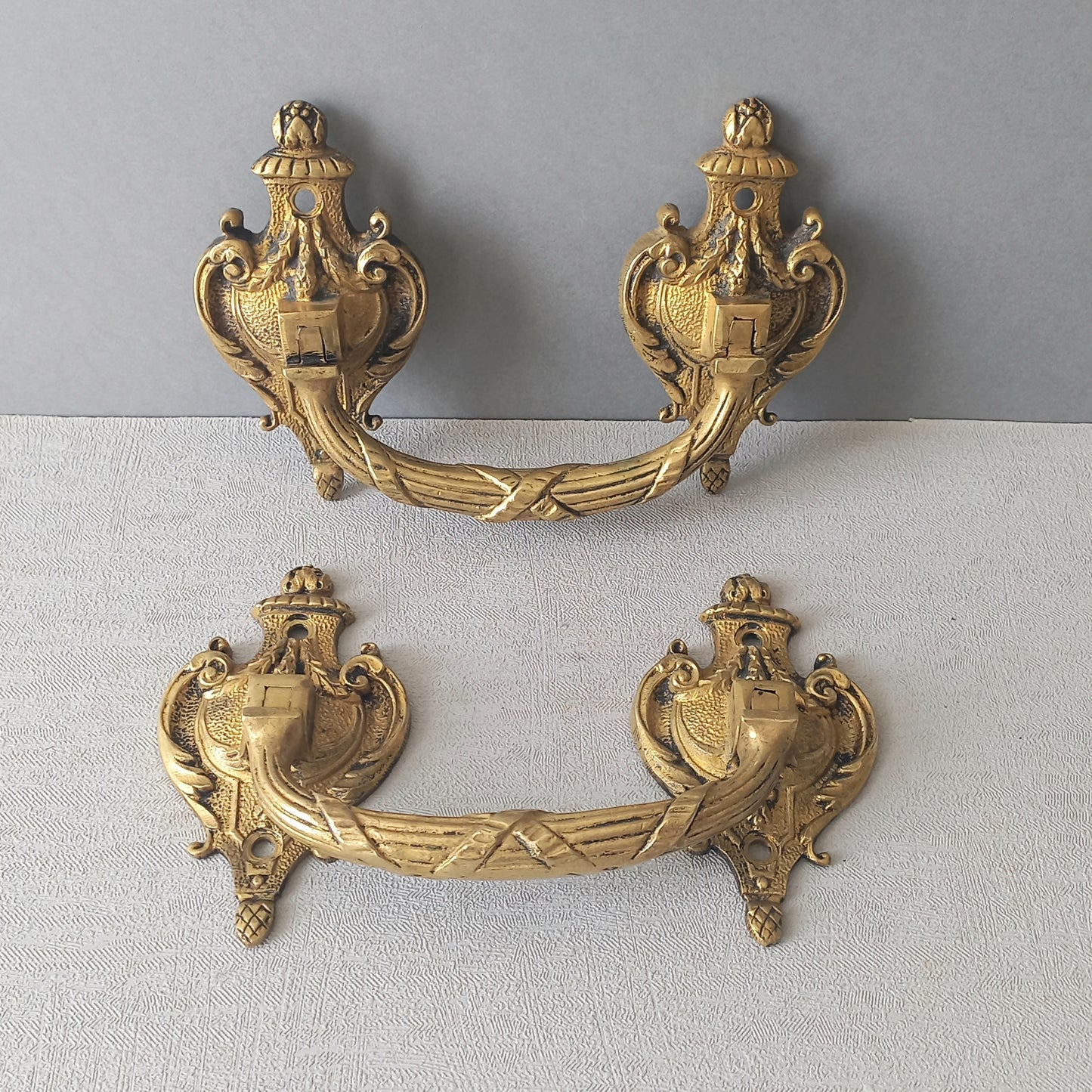 A pair of stunning French antique bronze drawer handles, elegant and decorative pieces to add the finishing touches to your drawers.