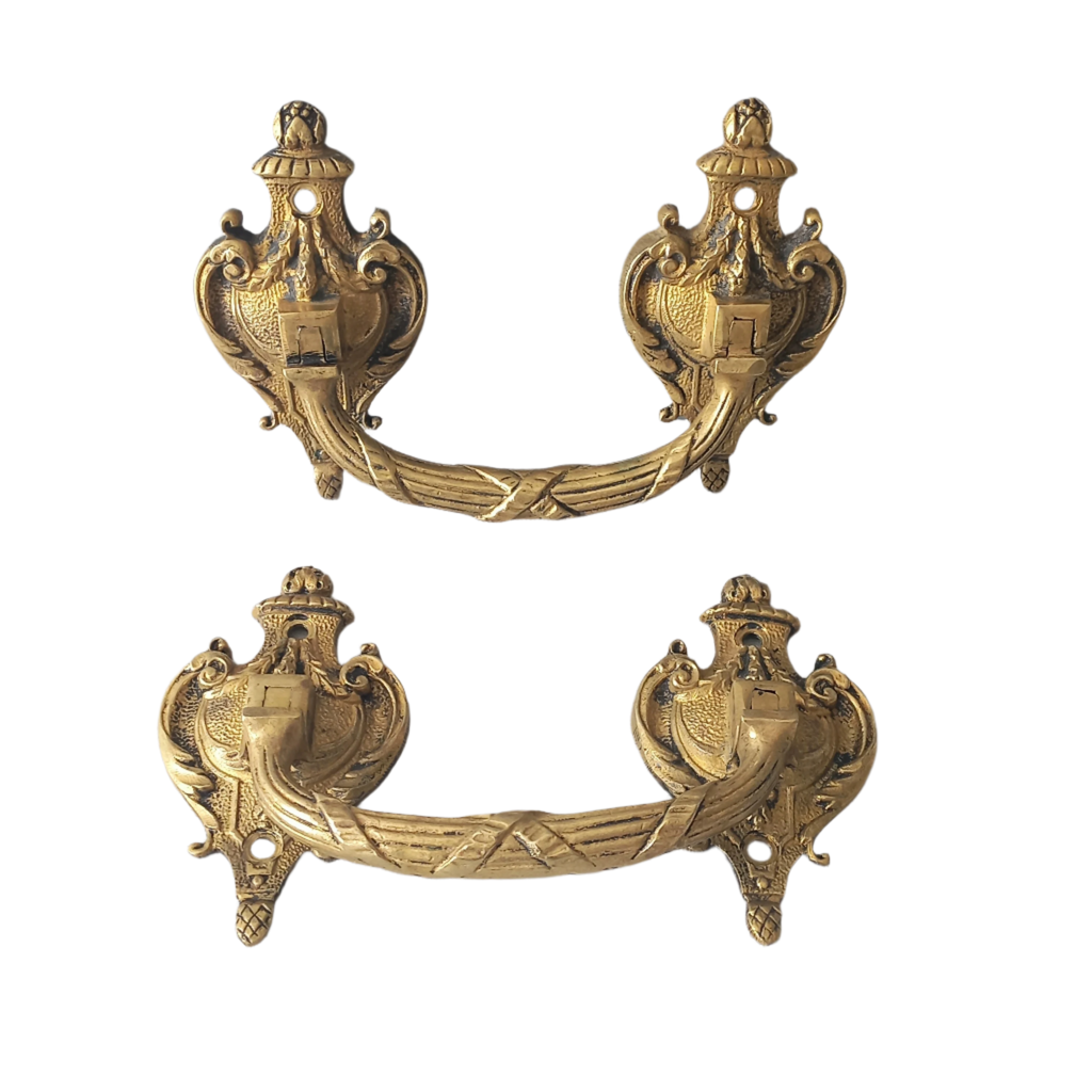 A pair of stunning French antique bronze drawer handles, elegant and decorative pieces to add the finishing touches to your drawers.
