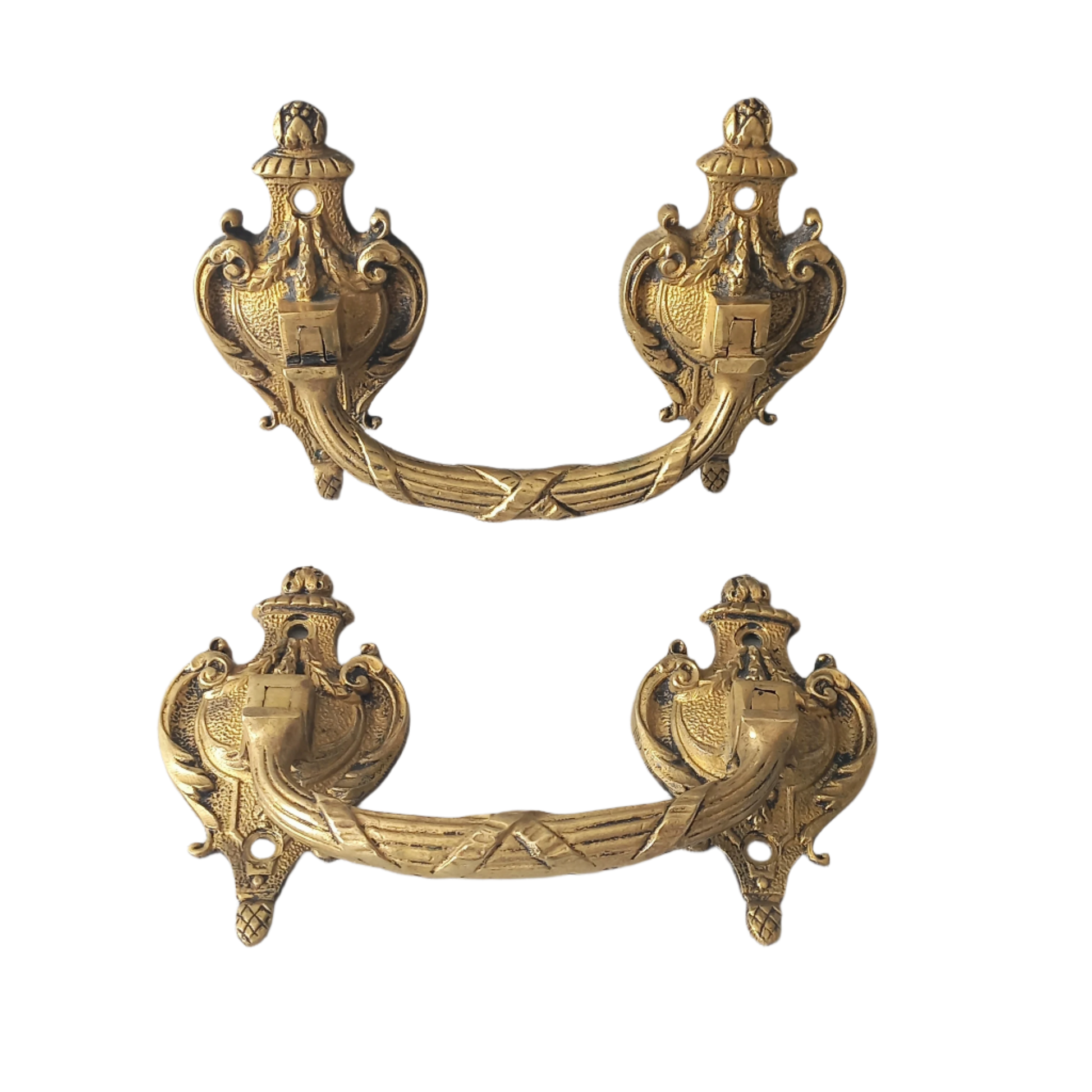 A pair of stunning French antique bronze drawer handles, elegant and decorative pieces to add the finishing touches to your drawers.