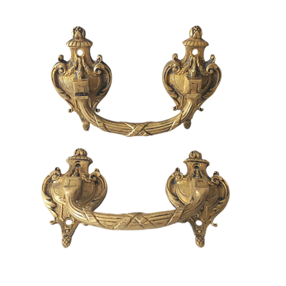 A pair of stunning French antique bronze drawer handles, elegant and decorative pieces to add the finishing touches to your drawers.