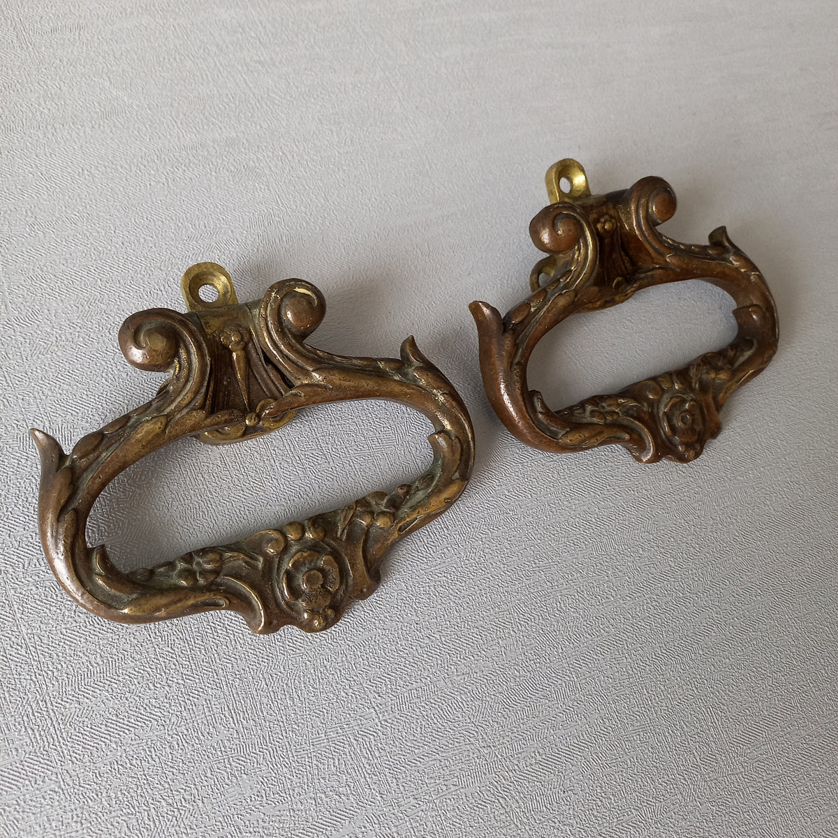 A stunning pair of French antique highly decorative bronze/brass drawer handles that have the maker's numbers to the rear, and are heavy, quality pieces that will be the wonderful finishing touch to a piece of furniture.