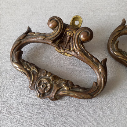 A stunning pair of French antique highly decorative bronze/brass drawer handles that have the maker's numbers to the rear, and are heavy, quality pieces that will be the wonderful finishing touch to a piece of furniture.