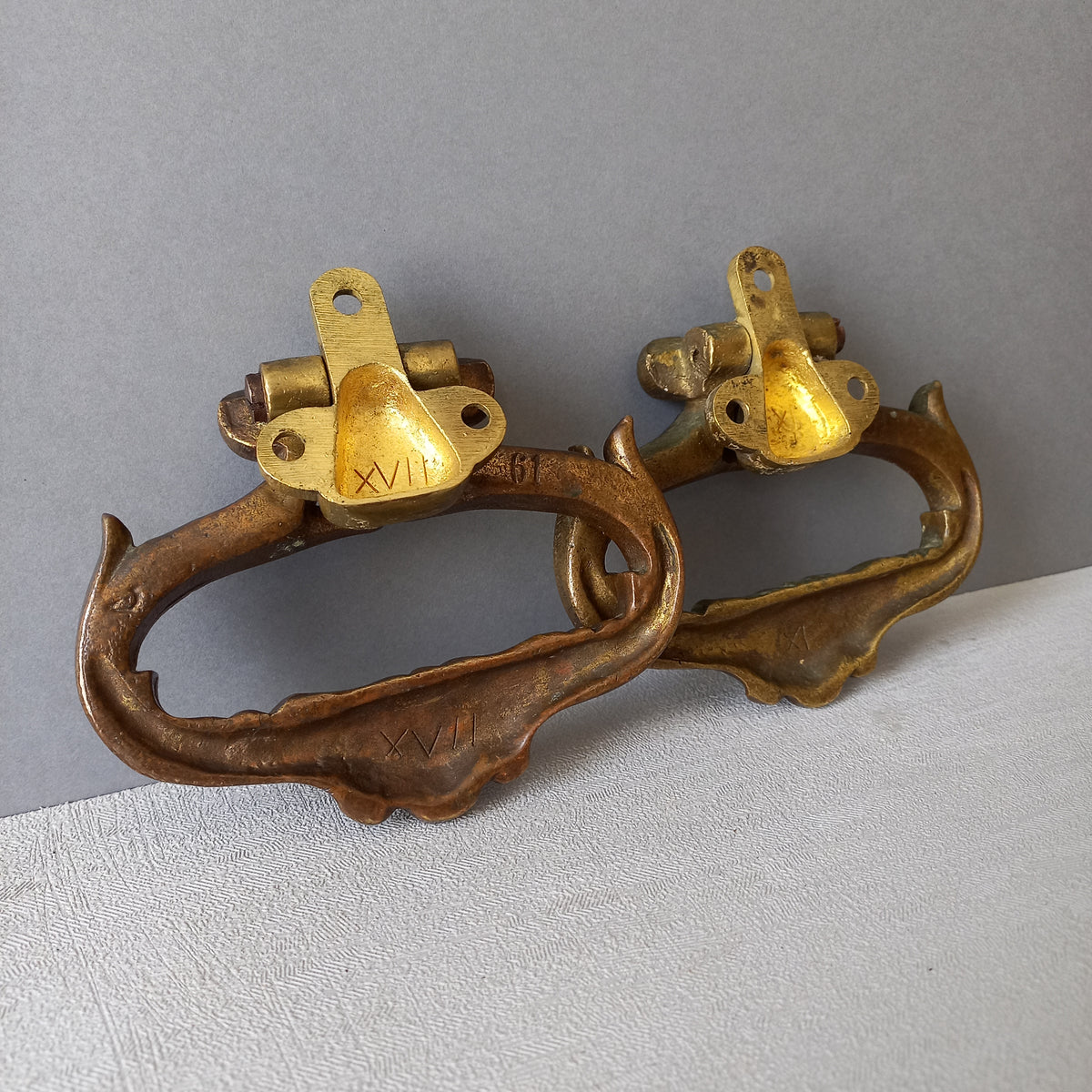 A stunning pair of French antique highly decorative bronze/brass drawer handles that have the maker's numbers to the rear, and are heavy, quality pieces that will be the wonderful finishing touch to a piece of furniture.