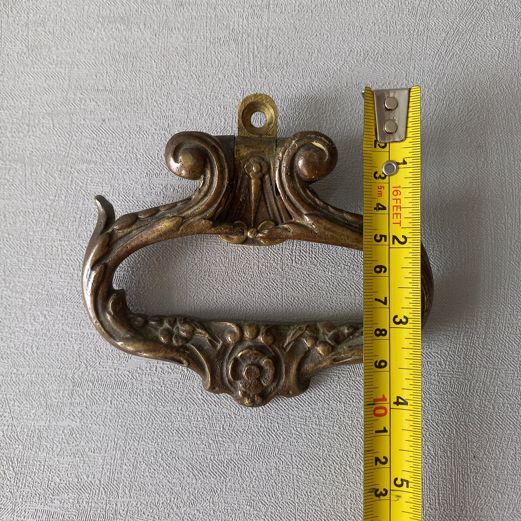 A stunning pair of French antique highly decorative bronze/brass drawer handles that have the maker's numbers to the rear, and are heavy, quality pieces that will be the wonderful finishing touch to a piece of furniture.