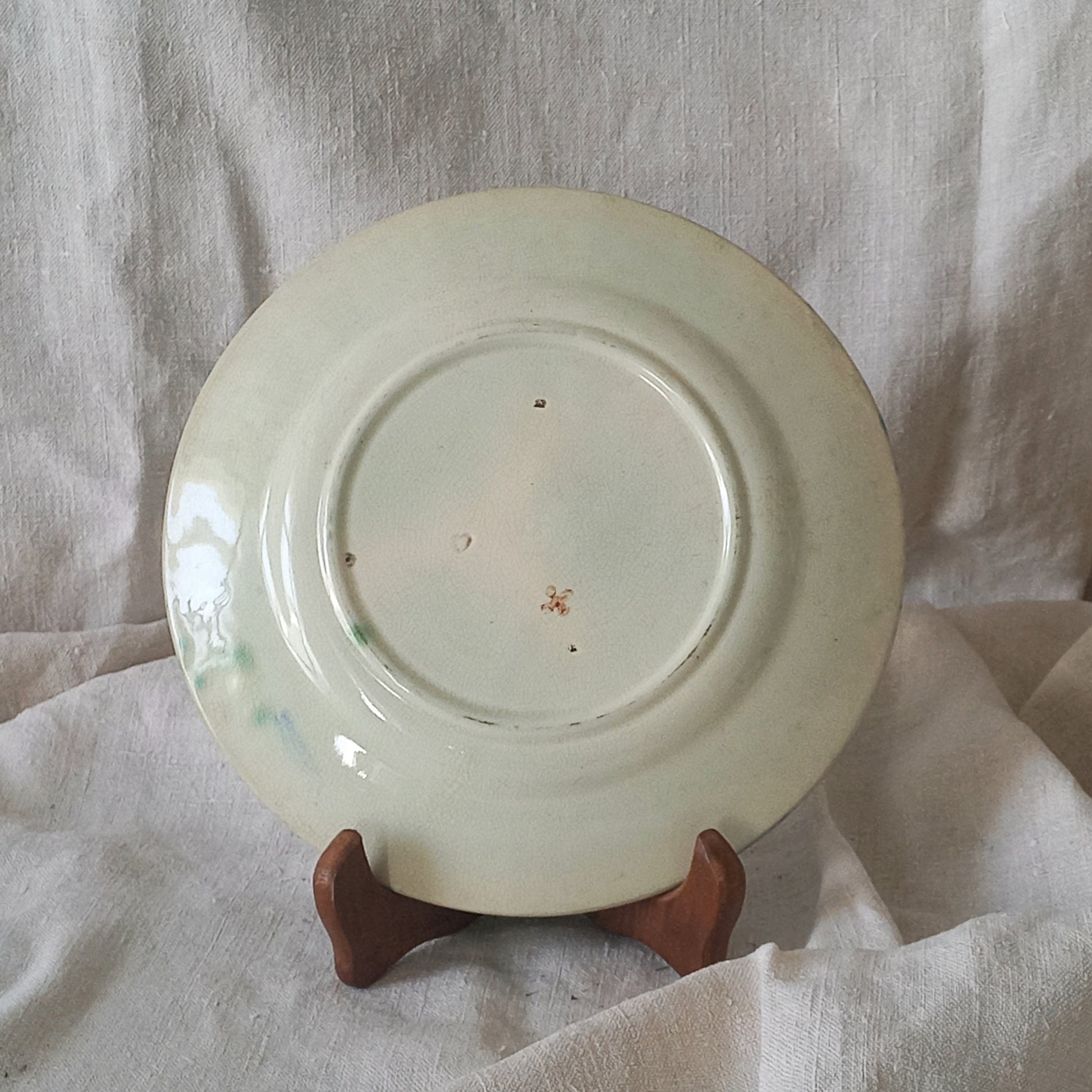 A French antique decorative majolica plate with stunning blue/green colours and an interesting historical background.

This lovely old plate was manufactured as a commemorative piece to celebrate the Franco-Russian Alliance made by the French Republic and the Russian Empire between 1891-1894 (military co-operation agreements) – and that lasted until 1917. The plate depicts a Russian and French soldier shaking hands with a winged female angel in between them.