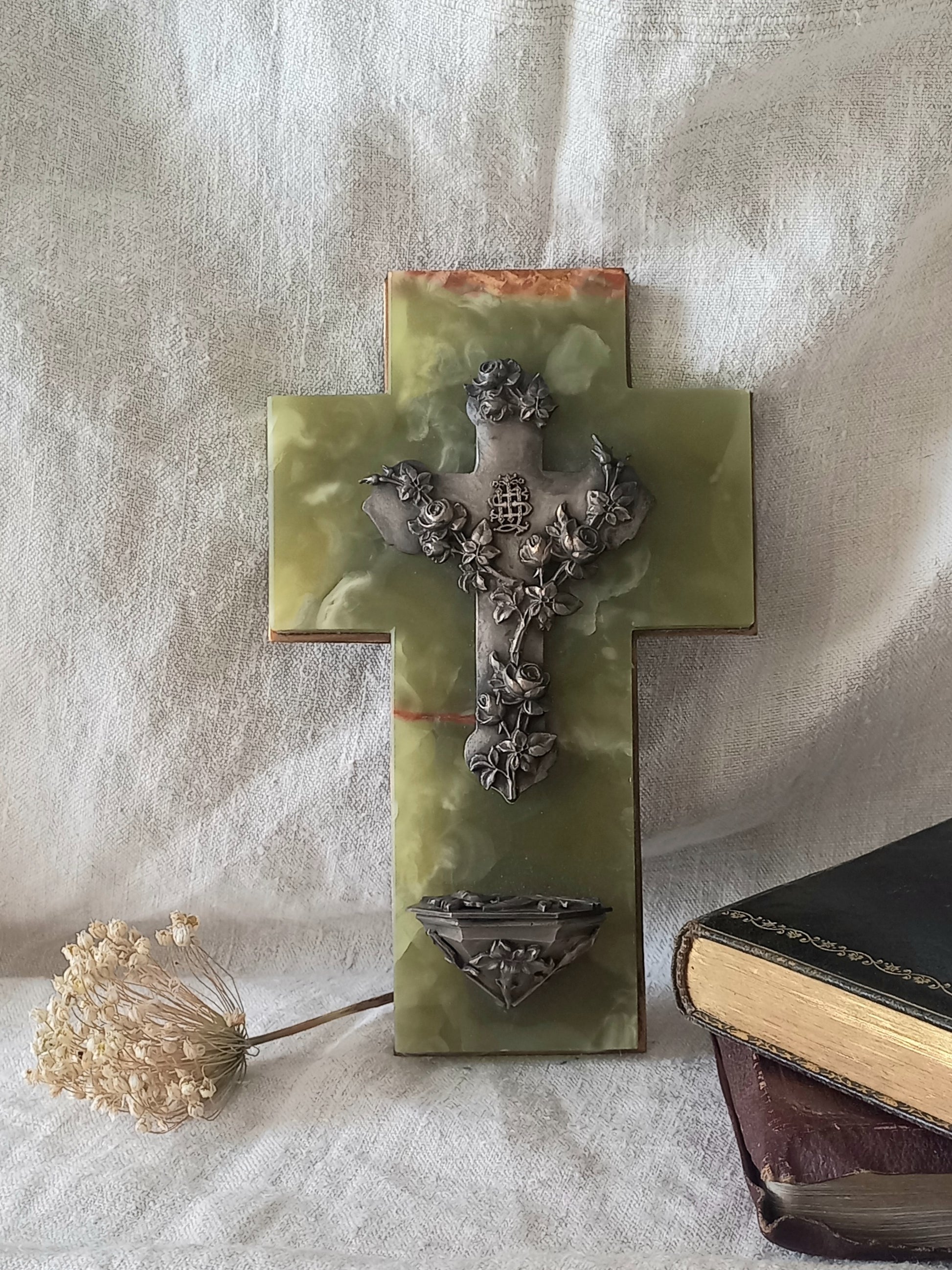 An absolutely beautiful French antique religious Holy water font, a highly decorative piece made from onyx with silver coloured Crucifix and water font with floral design in relief - to the rear is a brass plate with a hanging loop. These are getting much rarer to find these days, especially in this beautiful condition.