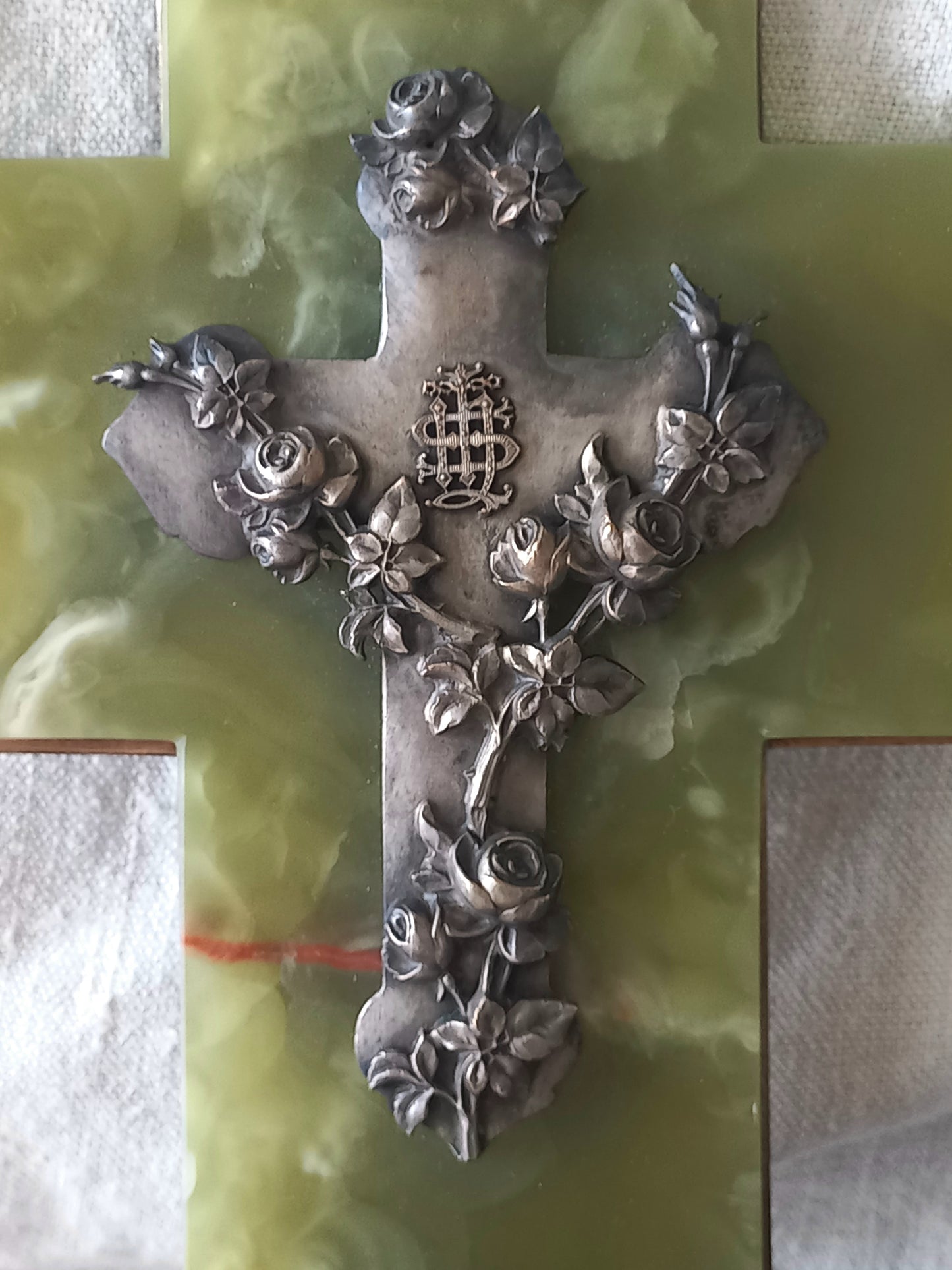 An absolutely beautiful French antique religious Holy water font, a highly decorative piece made from onyx with silver coloured Crucifix and water font with floral design in relief - to the rear is a brass plate with a hanging loop. These are getting much rarer to find these days, especially in this beautiful condition.