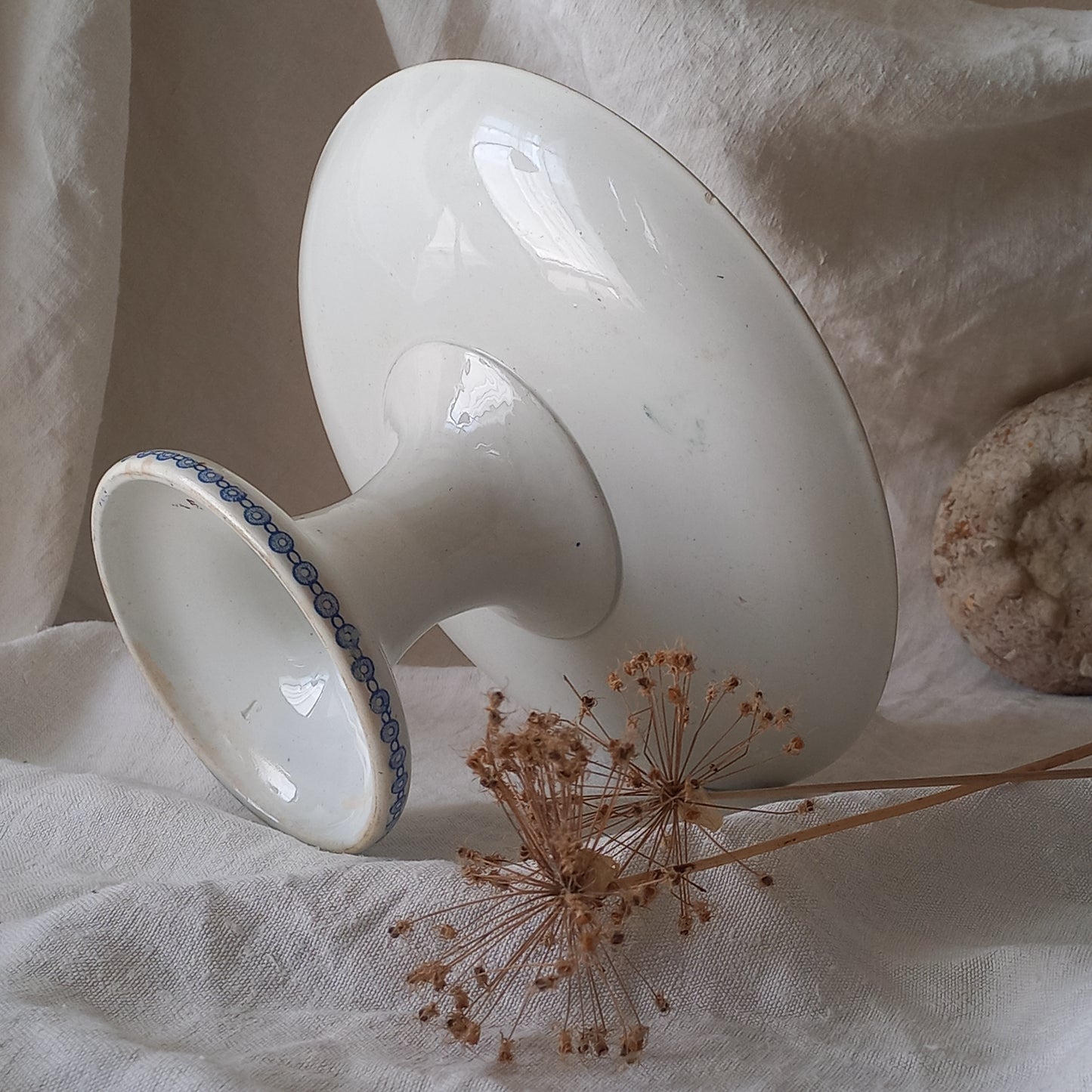 An attractive French antique footed ironstone cake plate with a blue transfer pattern depicting architecture, cherubs, and flowers; a very pretty and delicate pattern.

Original antique ironstone pieces of this age and condition are becoming increasingly difficult to source to this a rare treat to discover.
