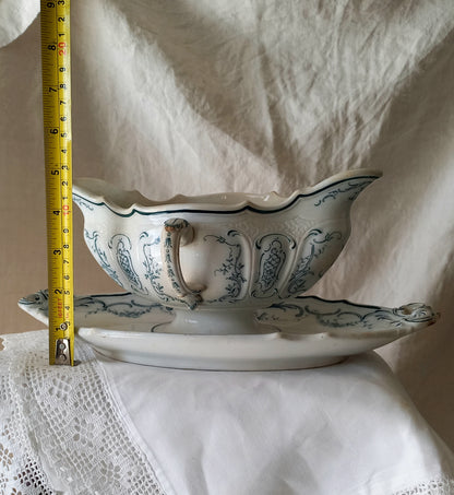 A large and elegant antique ironstone sauce boat with a green floral transferware pattern, a grand-looking, heavy piece. These days this piece will make an excellent piece of decor in any home, especially those of a country or farmhouse nature.
