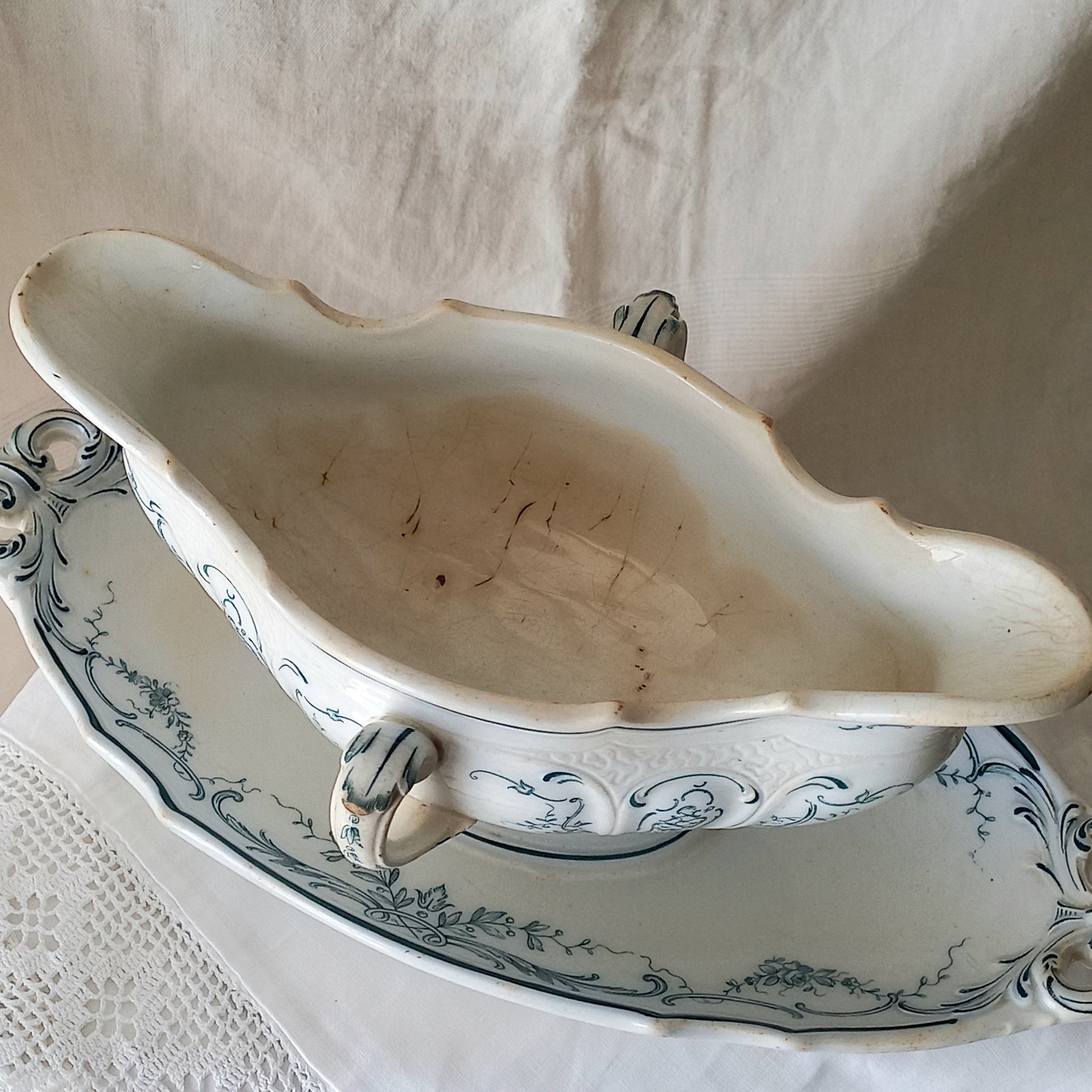 A large and elegant antique ironstone sauce boat with a green floral transferware pattern, a grand-looking, heavy piece. These days this piece will make an excellent piece of decor in any home, especially those of a country or farmhouse nature.
