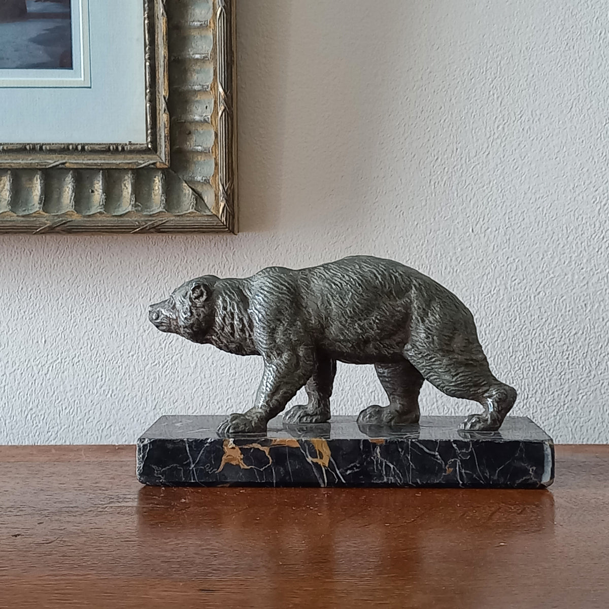 Original and stunning French art deco bear desk ornament with a detailed metal bear attached to a decorative marble base, a heavy piece which will look great on a desk, shelve, table on mantelpiece.