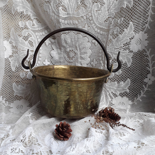 A wonderful little French vintage/antique brass hanging cauldron with an iron handle, a quality piece with substantial weight for its size. This delightful piece was hand-made, the joins beneath clearly visible,which makes it all the more charming. It will make a super piece of home decor or a hanging planter.