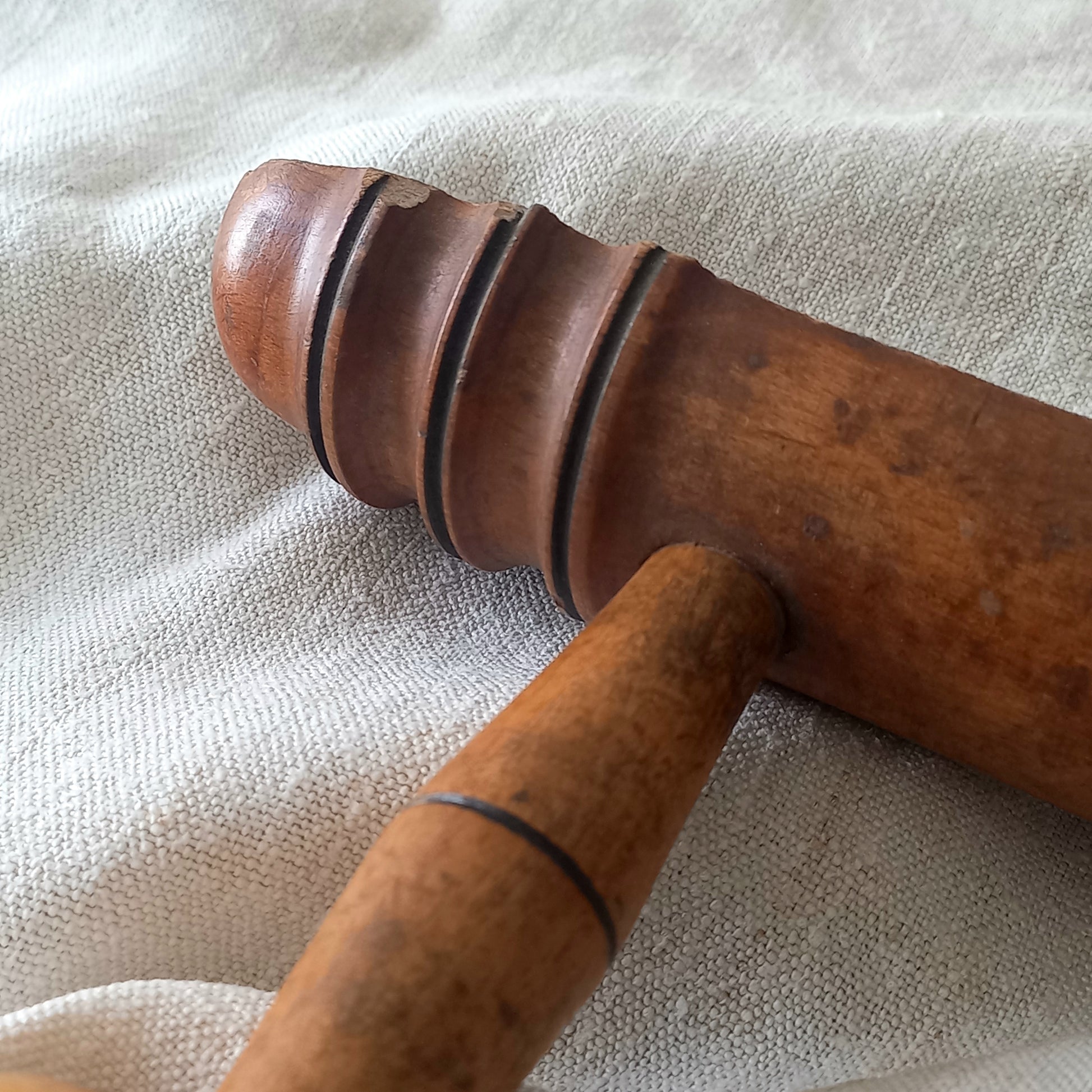 A French vintage faux bamboo wooden coat rack with 4 hanging hooks/pegs. These older type of faux bamboo coat racks are becoming increasingly difficult to source, especially in this excellent condition! There are two metal hanging hooks to the rear for mounting to your wall.

In summary, a wonderful piece of wall decor for any interior, and especially those of a country home, rustic or farmhouse style.