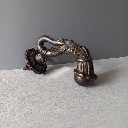 A stunning and large antique cast iron decorative door knocker with an elegant swan's neck and head, a very heavy and original antique piece purchased in south west France. 