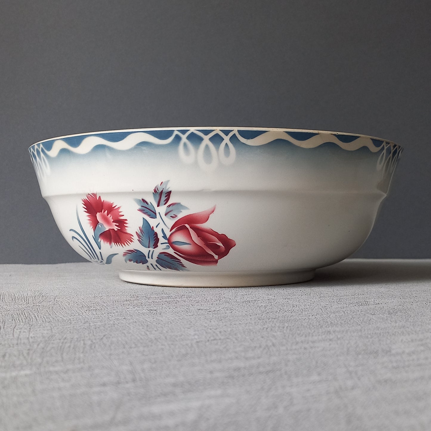 A French vintage white ironstone bowl with a pretty pink and blue rose transfer pattern by premier manufacturer Sarreguemines. A wonderful piece of decor which also serves well as a fruit bowl.