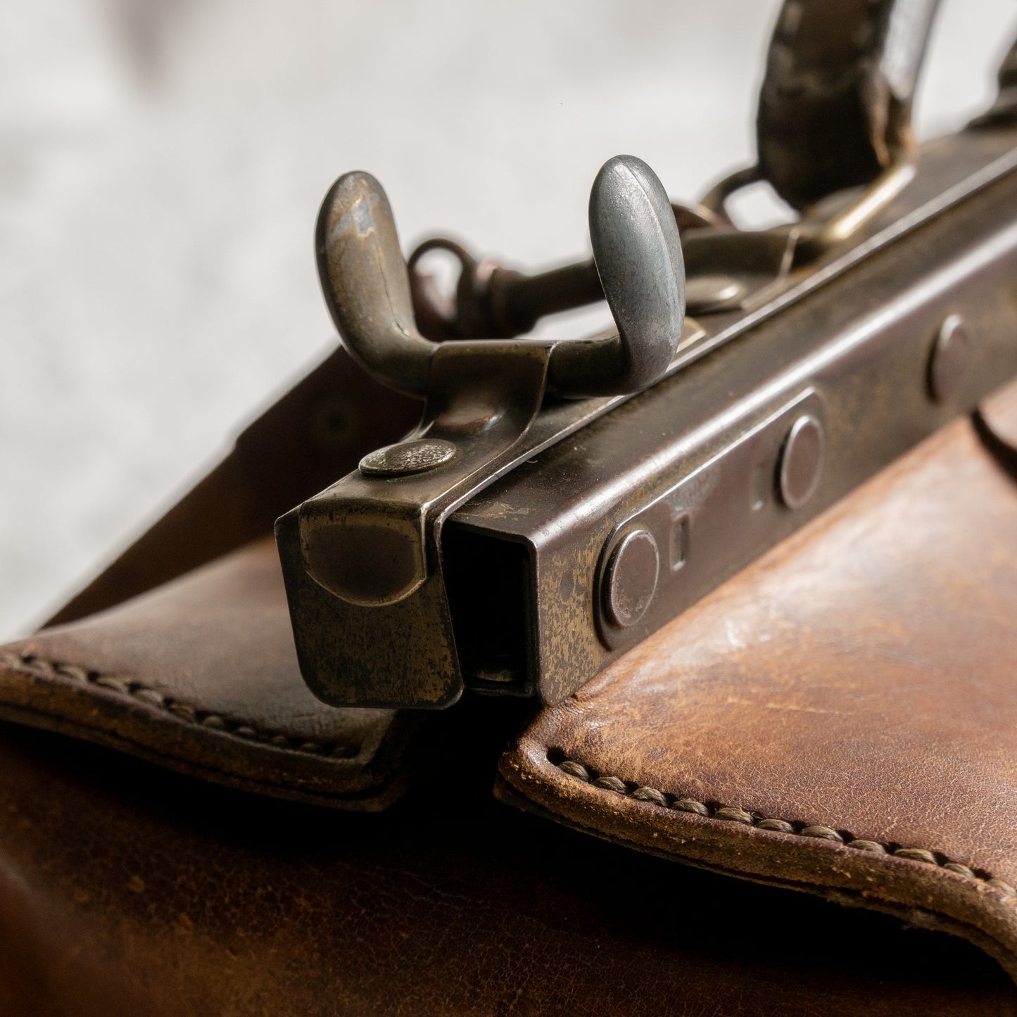 Vintage Leather Gladstone Style Shoulder Hand Bag