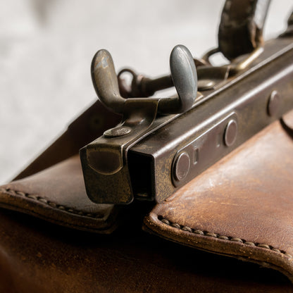 Vintage Leather Gladstone Style Shoulder Hand Bag