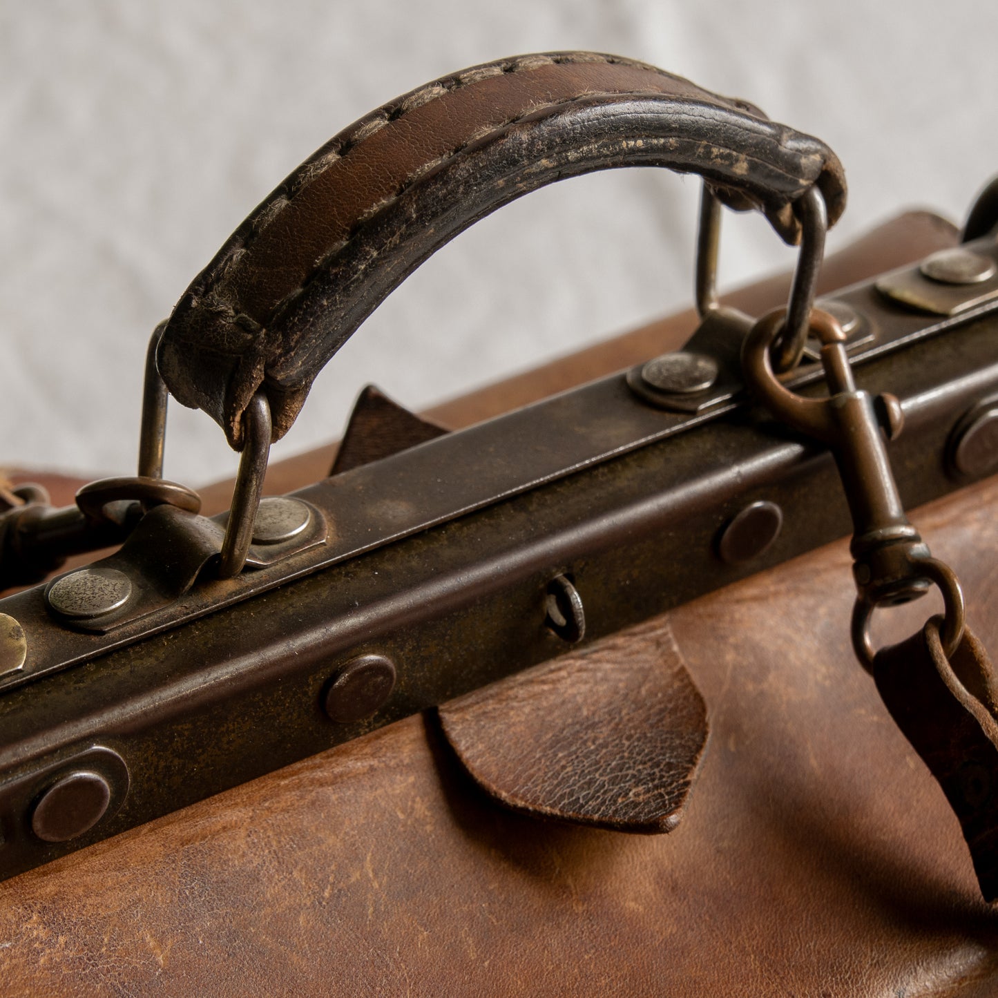 Vintage Leather Gladstone Style Shoulder Hand Bag