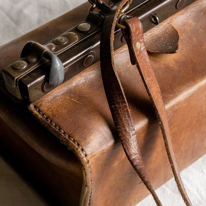 Vintage Leather Gladstone Style Shoulder Hand Bag