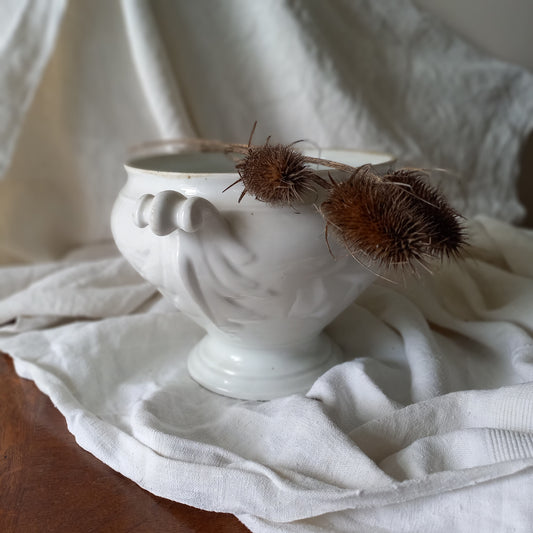 A large vintage white lidless tureen with decorative oak leaf handles made from heavy porcelain. This impressive-looking tureen makes an eye-catching piece of interior decor and is perfect as a fruit bowl.