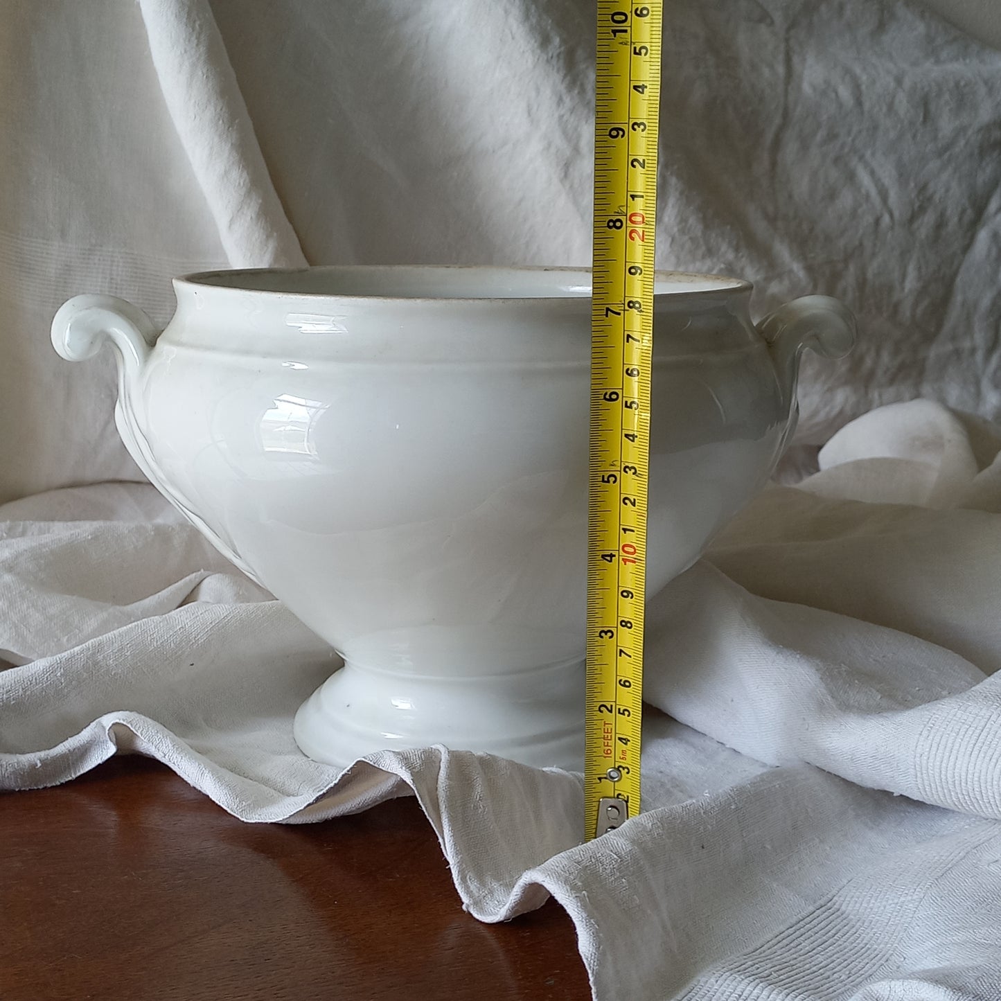 A large vintage white lidless tureen with decorative oak leaf handles made from heavy porcelain. This impressive-looking tureen makes an eye-catching piece of interior decor and is perfect as a fruit bowl.