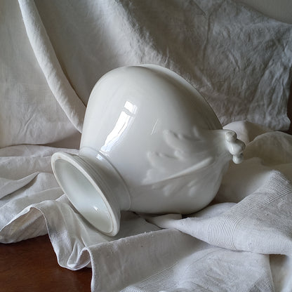 A large vintage white lidless tureen with decorative oak leaf handles made from heavy porcelain. This impressive-looking tureen makes an eye-catching piece of interior decor and is perfect as a fruit bowl.