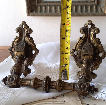 A beautiful pair of decorative French antique drawer pulls, heavy quality pieces that are not found these days. The perfect pieces for finishing off your furniture.