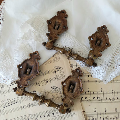 A beautiful pair of decorative French antique drawer pulls, heavy quality pieces that are not found these days. The perfect pieces for finishing off your furniture.