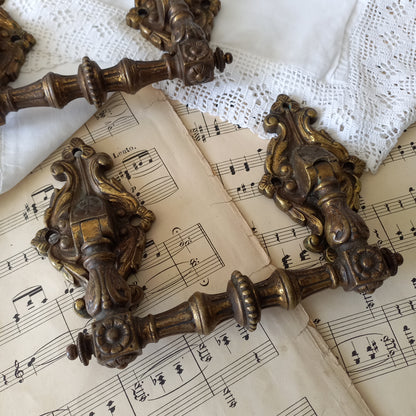 A beautiful pair of decorative French antique drawer pulls, heavy quality pieces that are not found these days. The perfect pieces for finishing off your furniture.