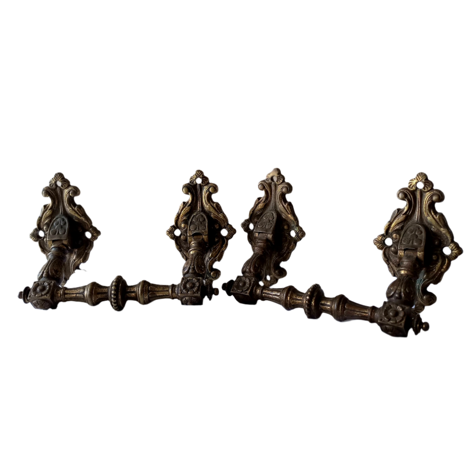 A beautiful pair of decorative French antique drawer pulls, heavy quality pieces that are not found these days. The perfect pieces for finishing off your furniture.