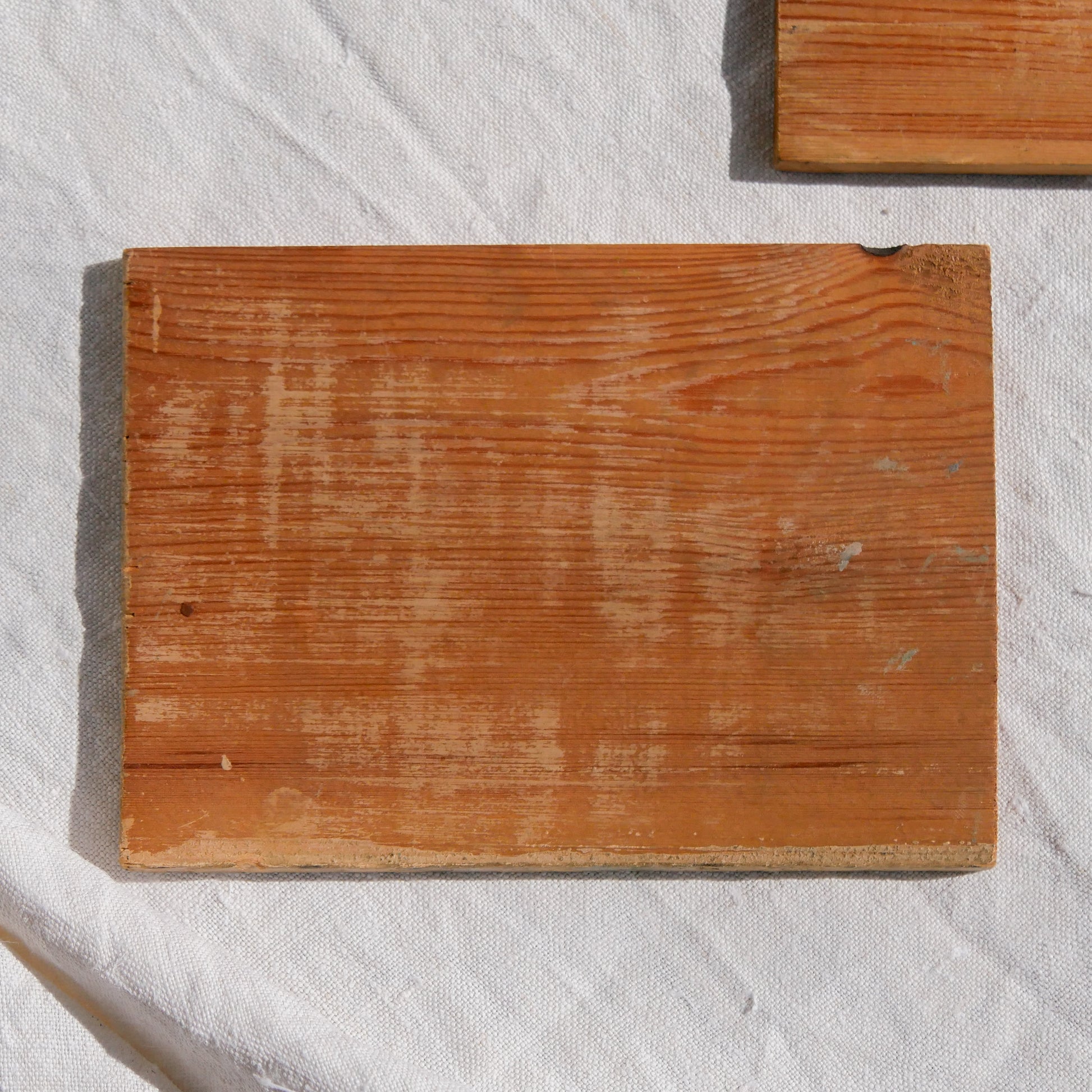 A beautiful pair of small coastal beach paintings on little wooden boards. Each original painting is wonderfully rendered with delightful and moody colours. The artist has signed one painting.

These original pieces of art look great displayed against a wall or on a mantelpiece, etc, and would also look equally nice on miniature easels as seen in two of our photos, or framed and on the wall - many possibilities!