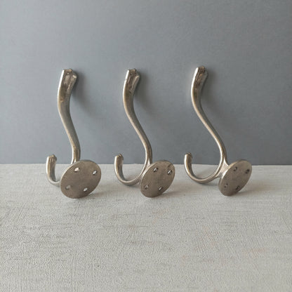 3 x French vintage silver coloured metal coat hooks in used sturdy used condition. Good for coat storage, dog leads, or maybe in the kitchen or bathroom for towels.
Circa. 1930s/1950s.