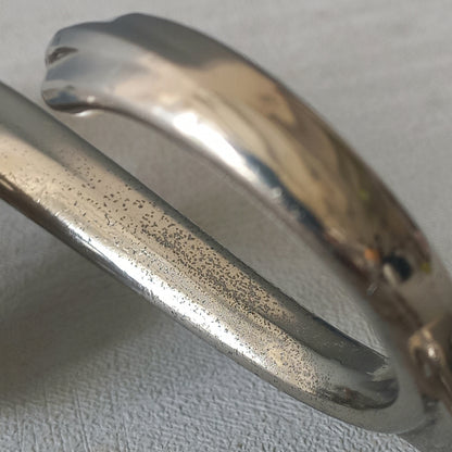 3 x French vintage silver coloured metal coat hooks in used sturdy used condition. Good for coat storage, dog leads, or maybe in the kitchen or bathroom for towels.
Circa. 1930s/1950s.