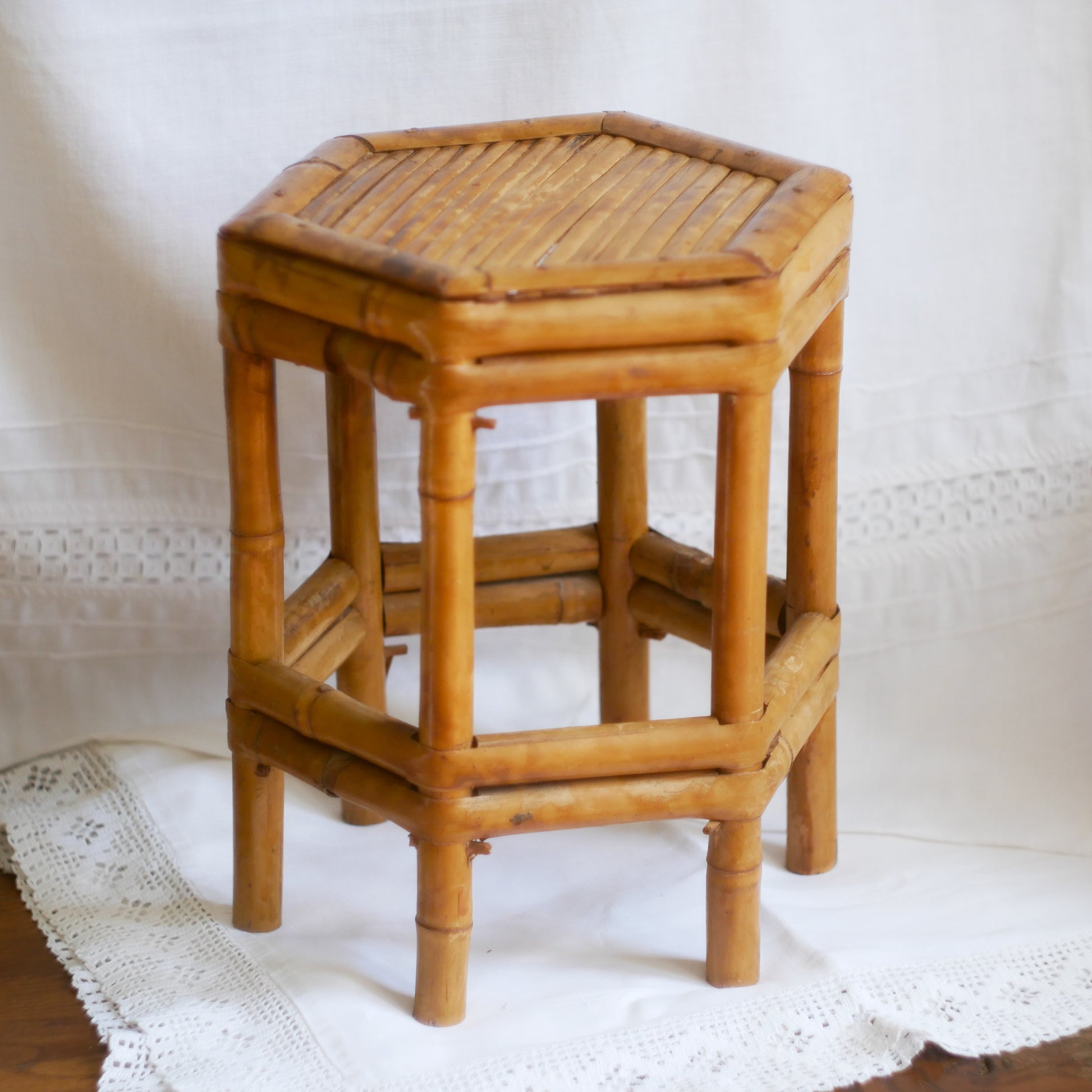 An attractive vintage bamboo pedestal which makes a wonderful plant stand. The pedestal is both solid and sturdy and can be used for many decorative purposes such as displaying plants, ornaments, dolls, etc.