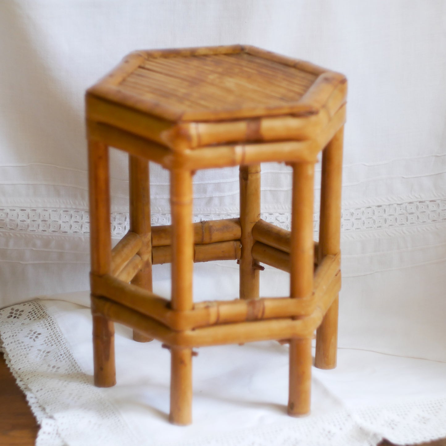 An attractive vintage bamboo pedestal which makes a wonderful plant stand. The pedestal is both solid and sturdy and can be used for many decorative purposes such as displaying plants, ornaments, dolls, etc.