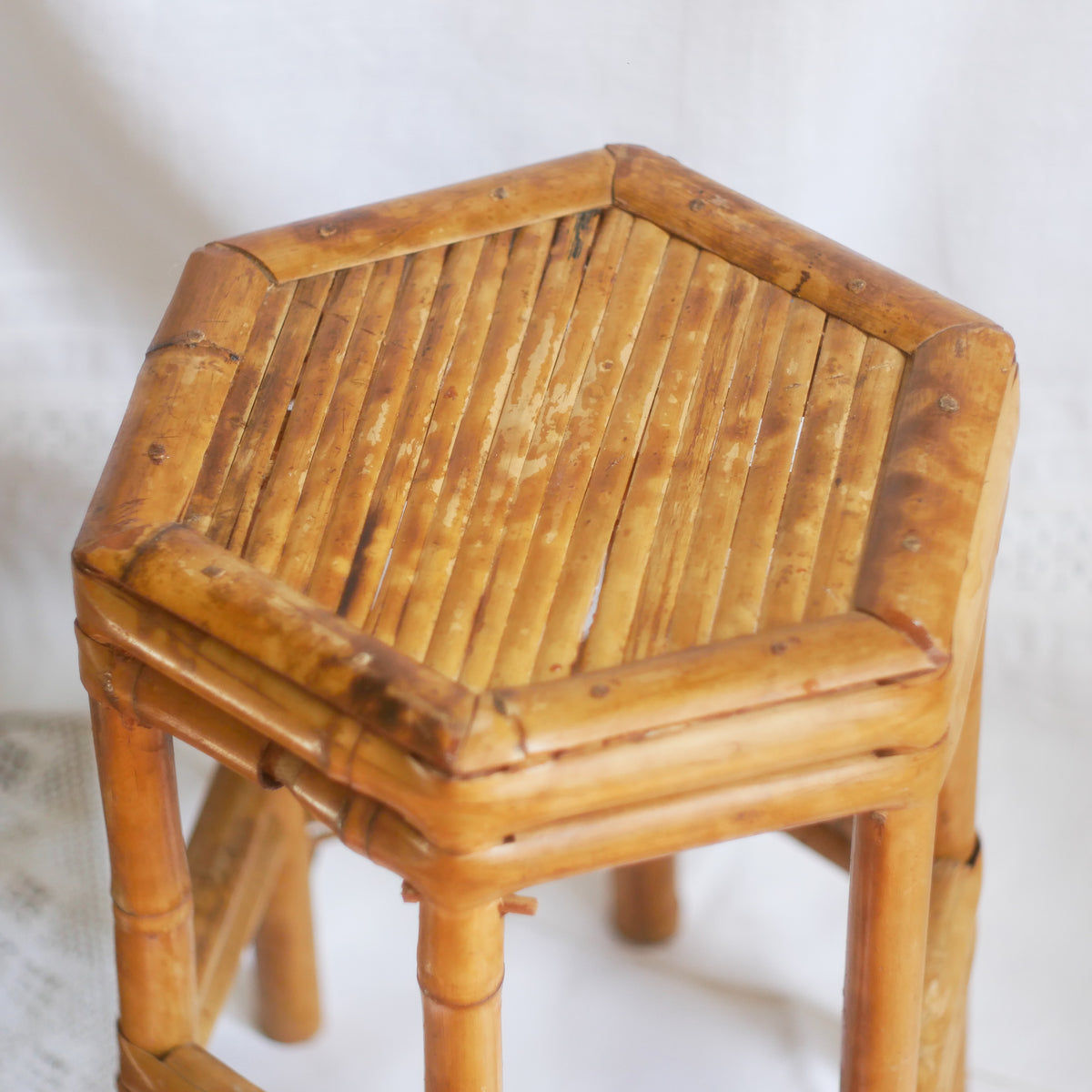 An attractive vintage bamboo pedestal which makes a wonderful plant stand. The pedestal is both solid and sturdy and can be used for many decorative purposes such as displaying plants, ornaments, dolls, etc.