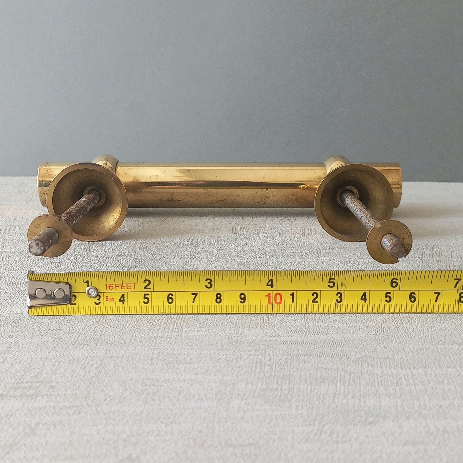 A stylish French vintage Parisian style brass door pull or door handle which will make an excellent finishing touch to any door!