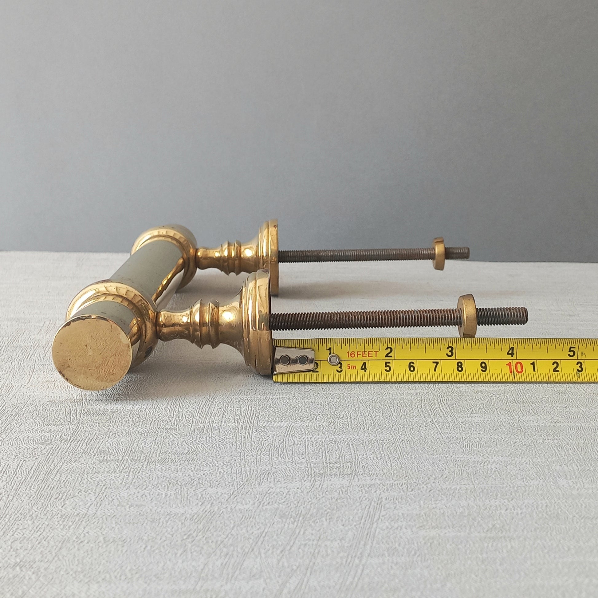 A stylish French vintage Parisian style brass door pull or door handle which will make an excellent finishing touch to any door!