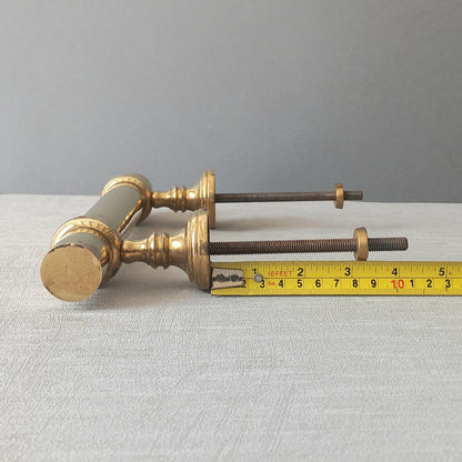 A stylish French vintage Parisian style brass door pull or door handle which will make an excellent finishing touch to any door!