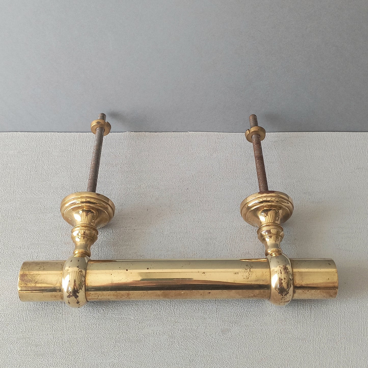 A stylish French vintage Parisian style brass door pull or door handle which will make an excellent finishing touch to any door!